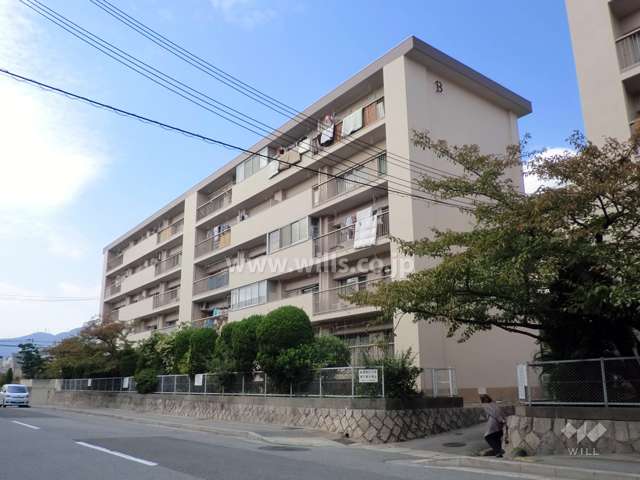 山御影マンションB棟の外観（南東側から）
