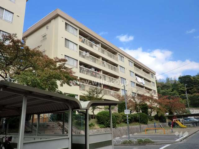 山御影マンションC棟の外観（南西側から）
