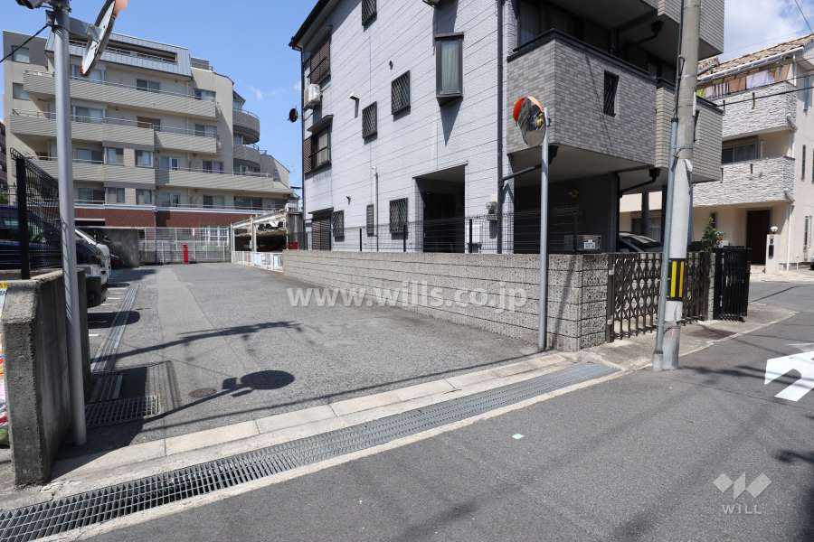 駐車場出入口