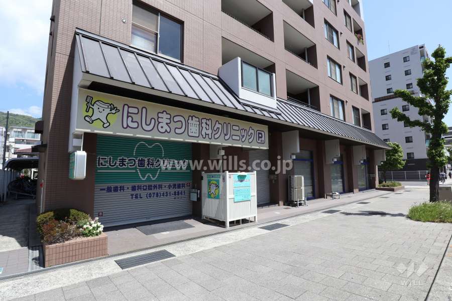 1階部分には店舗があります。