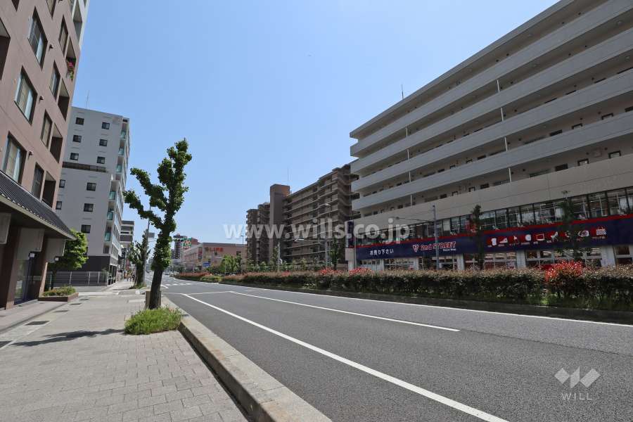 敷地南側の前面道路。国道2号線です。