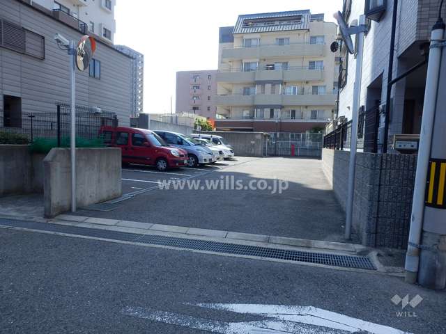 駐車場出入り口