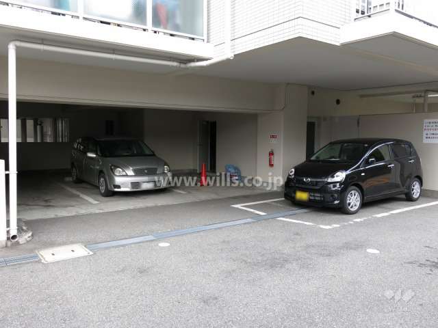 敷地内駐車場（屋内平面式）
