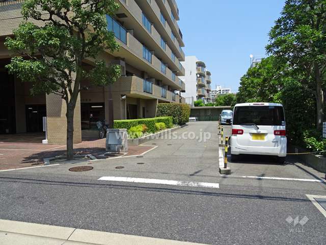 駐車場への進入路