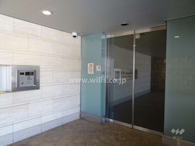 エントランスはオートロック付きです。