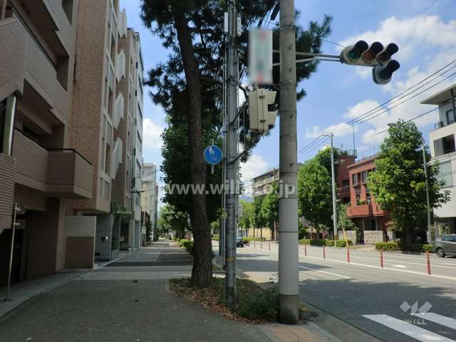 敷地北側は山手幹線に面しています。
