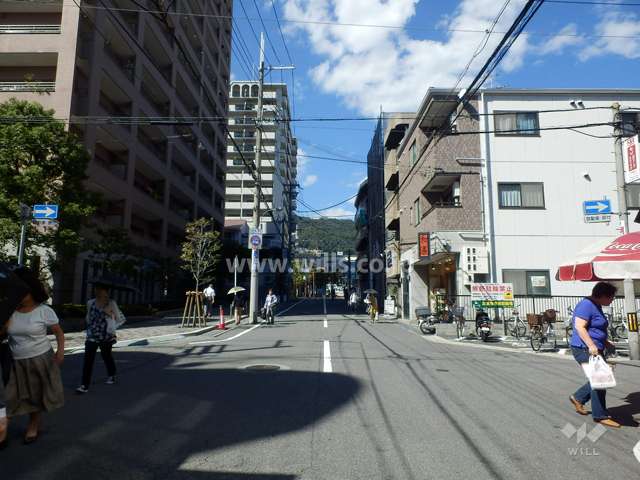 敷地東側の前面道路