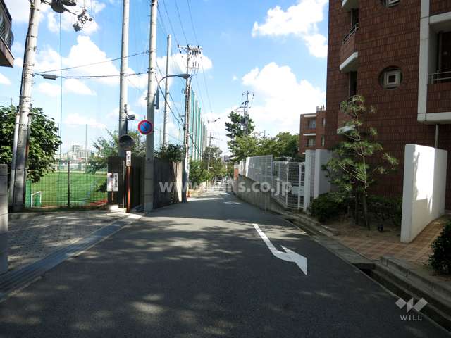 敷地北側の前面道路