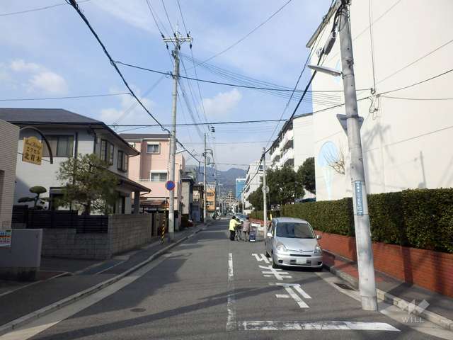 敷地東側の前面道路