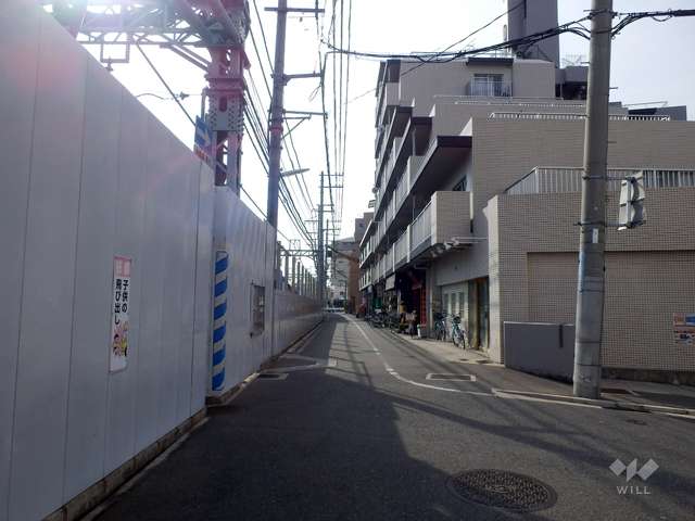 敷地南側の前面道路