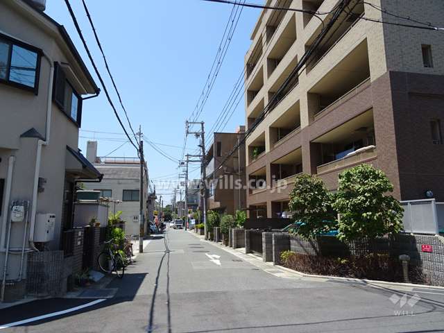 敷地南側の前面道路