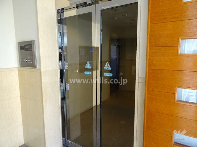 エントランスはオートロック付きです。