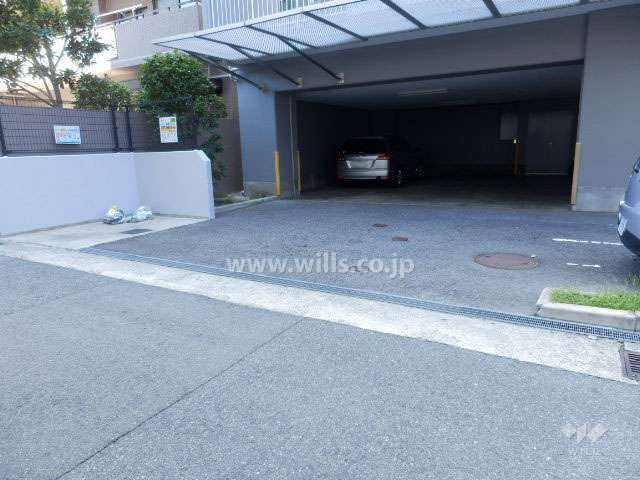 駐車場出入り口