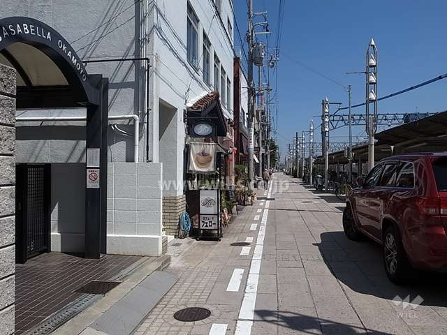 敷地南側の前面道路