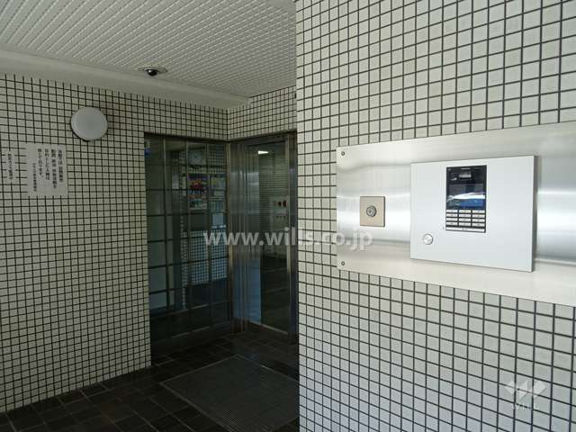 エントランスはオートロック付きです。