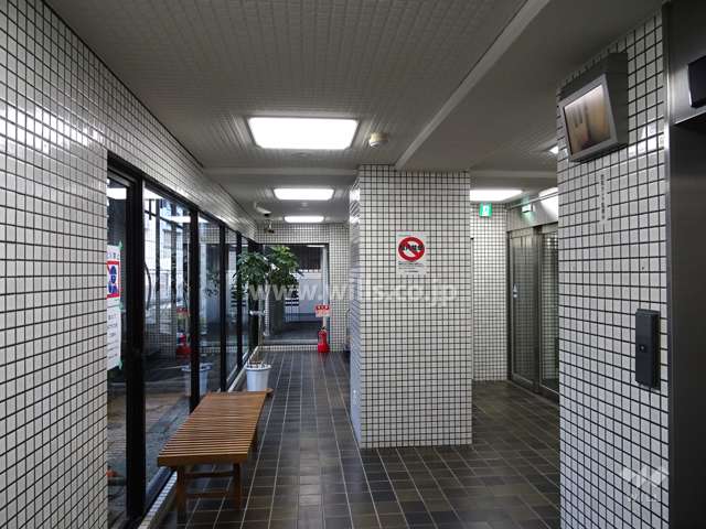 エントランスホール