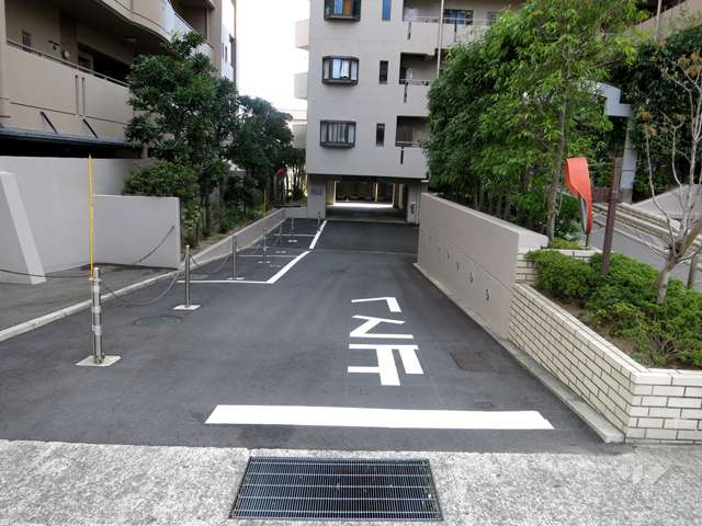 駐車場へのアプローチ