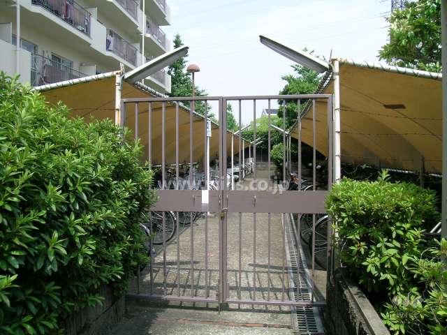 駐輪場（扉有り）