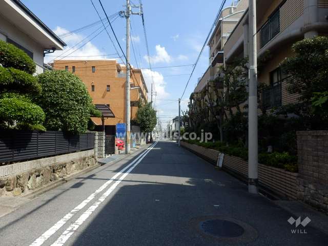 敷地北西側の前面道路