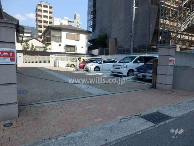 駐車場出入り口（ロボットゲート付き）