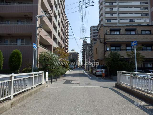 敷地南側の前面道路