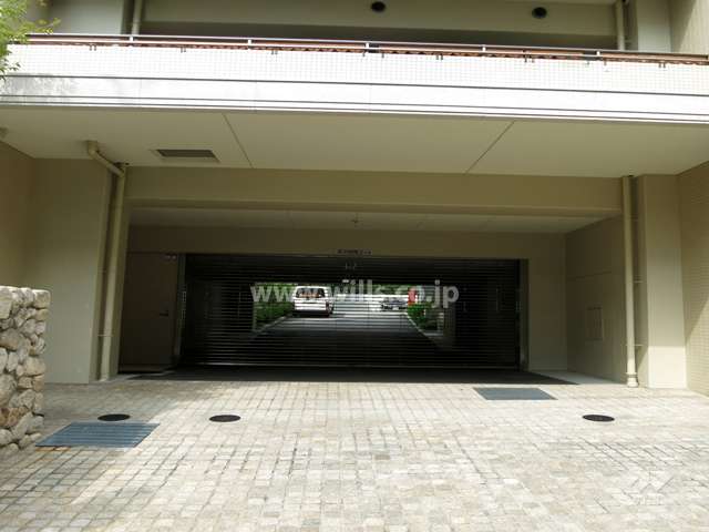 駐車場出入り口（リングシャッター付き）