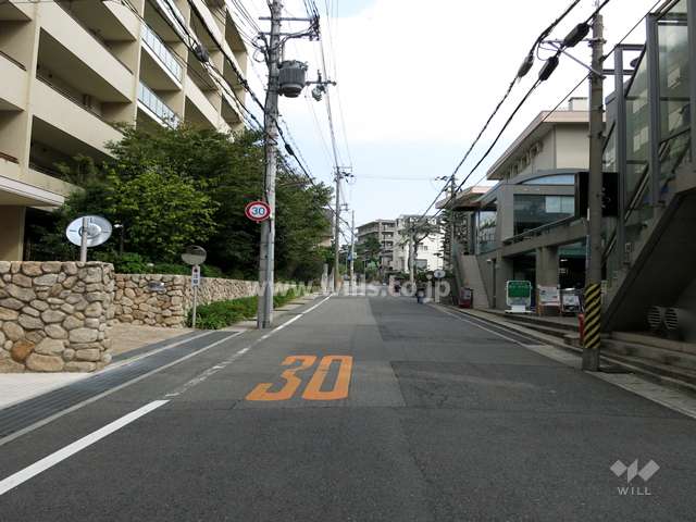 敷地南東側の前面道路