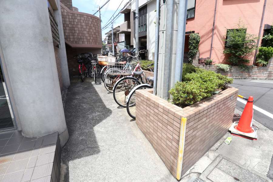 敷地東側の前面道路