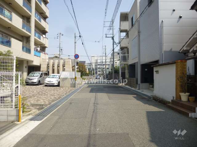 敷地南側の前面道路