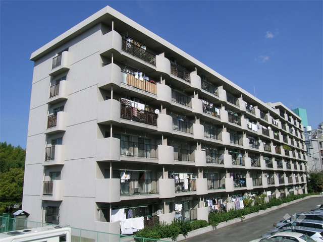 グリーンコーポ緑地公園第１の外観（南西側から）