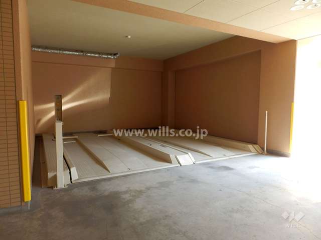 敷地内駐車場（屋内機械式）