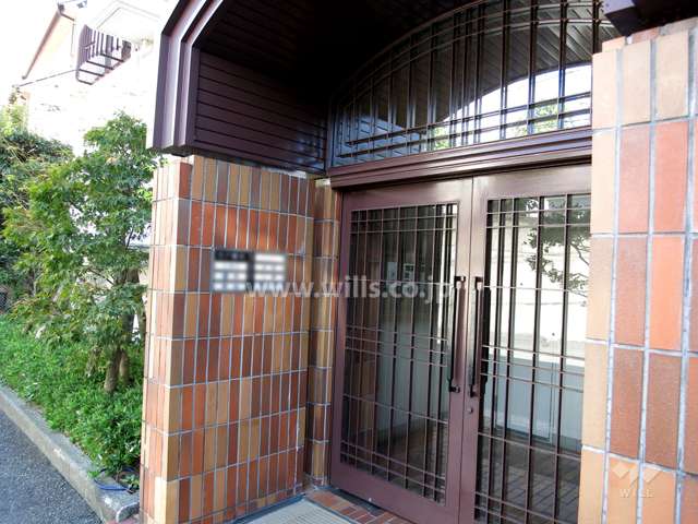 住戸入り口（共用ポスト）