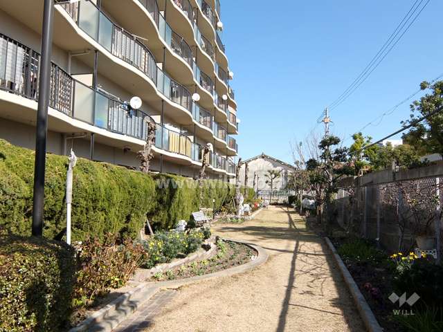 敷地に隣接する広場