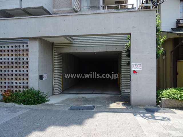 駐車場出入り口