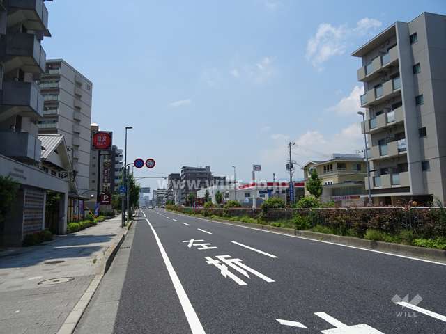 敷地北側の前面道路。国道2号線です。