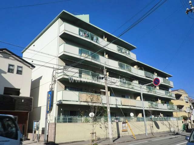 コスモハイツ御影の外観（南西側から）