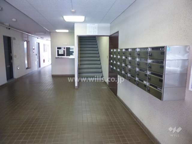 住戸入り口（共用ポスト）