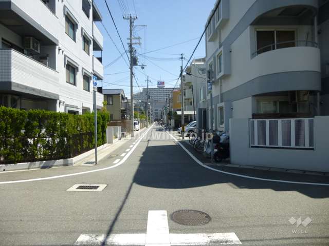 敷地北側の前面道路