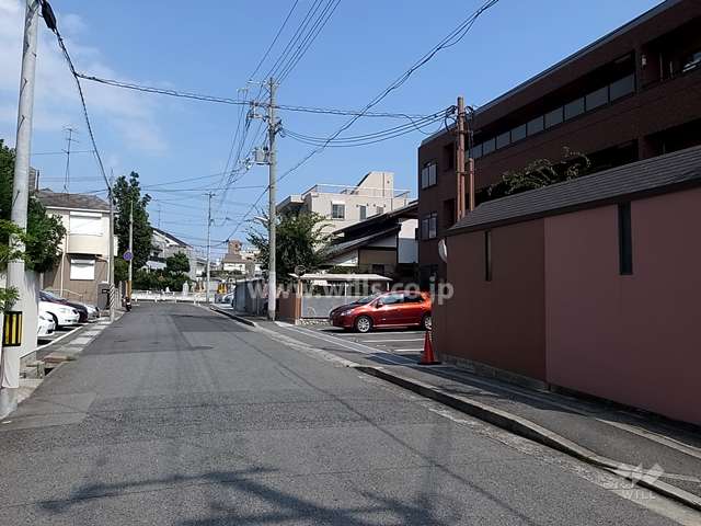 敷地北側の前面道路