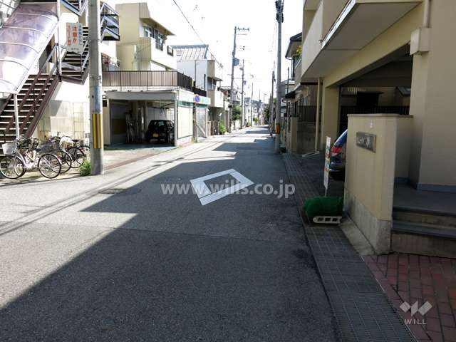 敷地東側の前面道路