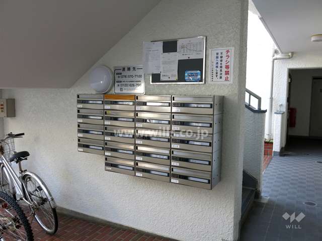 住戸入り口（共用ポスト）