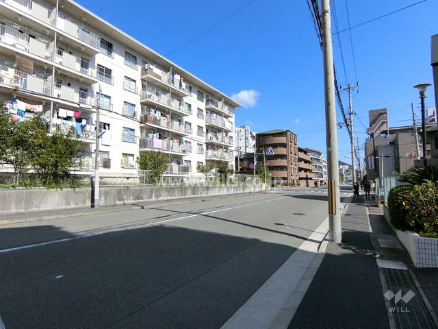 敷地北側の前面道路