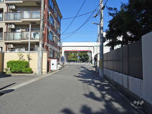 敷地東側の前面道路