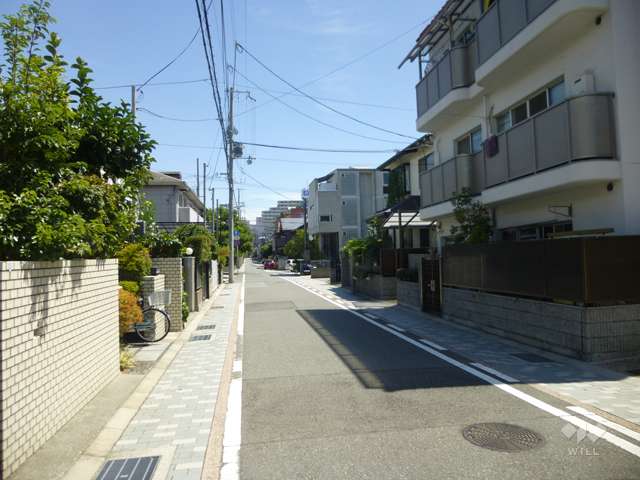 敷地北側の前面道路