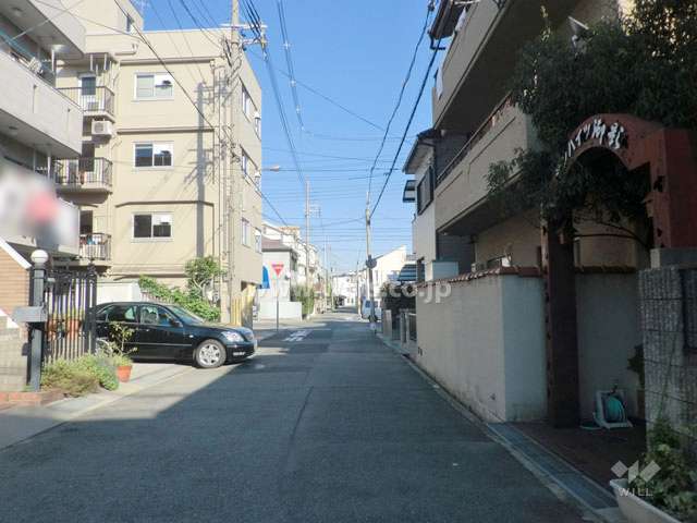 敷地北側の前面道路