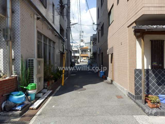 敷地北東側の前面道路