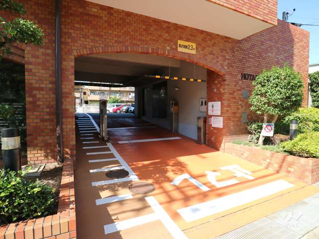 駐車場出入り口（リングシャッター付き）