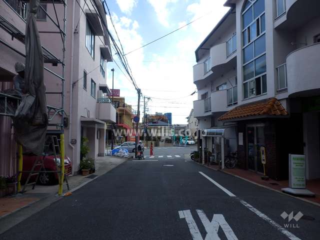 敷地東側の前面道路