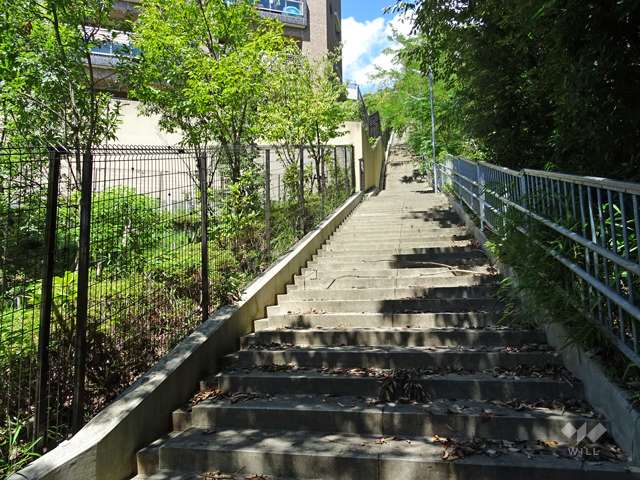 敷地東側の遊歩道