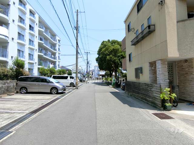 敷地南側の前面道路